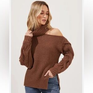 NWT ASTR THE LABEL BROWN SEQUOIA LONG SLEEVE‎ CABLE KNIT SWEATER CUT-OUT DETAIL